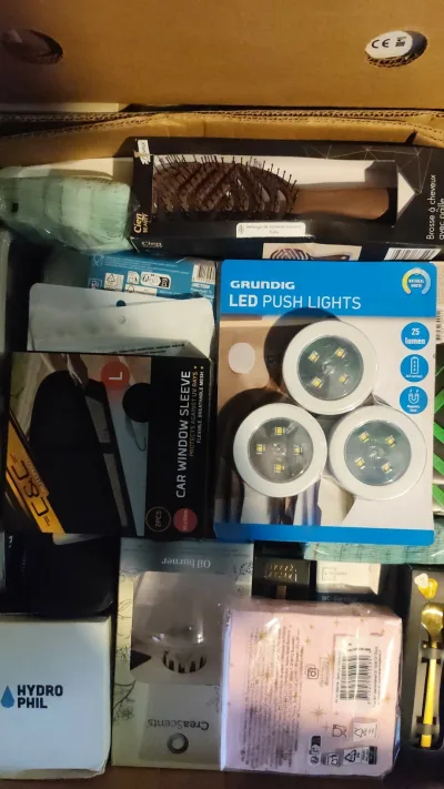 Boxy Box na sprzedaż towar w karotnach po bananach