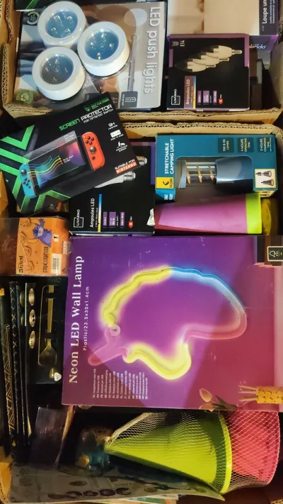 Boxy Box na sprzedaż towar w karotnach po bananach