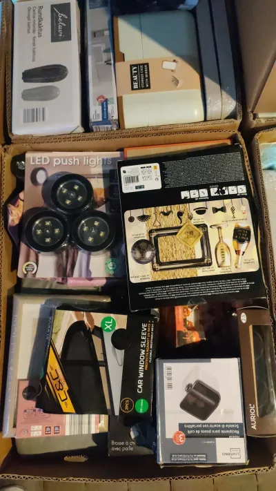 Boxy Box na sprzedaż towar w karotnach po bananach